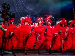 Издевательство или тупость: в Запорожье вдов ВСУшников горадминистрация пригласила на оперетту «Весёлая вдова»