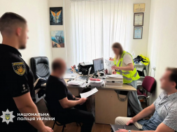Педофил работал в Конституционном суде, а дома совращал свою 3-х летнюю дочь, но суд выпустил его под залог