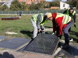 Во Львове на Марсовом поле была уничтожена Братская могила советских воинов