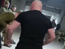ВСУ. В А7400 командование систематически избивает солдат и относится к ним, как к скоту