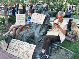 Идут 4-е сутки протестов в Киеве и других крупных городах Украины против отставки Фёдорова