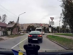 В Чернигове мужчине удалось сбежать от ТЦКашников из их автобуса