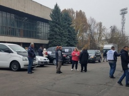 У Дніпрі підприємці влаштували автопробіг проти обмежень “червоної” зони