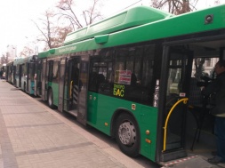 У Дніпрі масово звільняються водії громадського транспорту