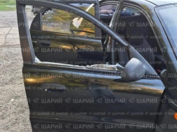 В Кривом Роге ТЦКашники, гонясь за мужчиной, разбили машину женщины с детьми