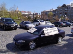 Защити медика: в Бердянске состоялся митинг в автомобилях в поддержку медработников