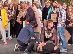 Во Львове мужчина с ножом пытался напасть на митинг в поддержку Фёдорова