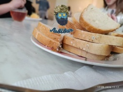 Во Львове в одном из лицеев детей кормят заплесневелым хлебом