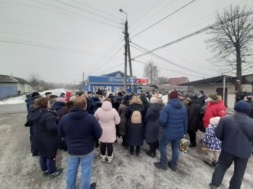 Жители Песчаного вышли на протестную акцию