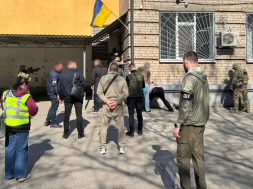 В Днепре СБУшники пришли с обысками в ТЦК, а им не открыли двери