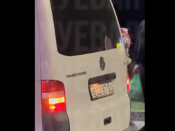 В Одессе ТЦКашник схватил за волосы девушку, защищавшую своего парня, и ударил головой о бордюр