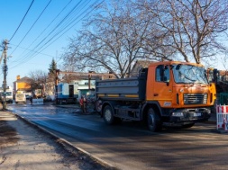 В Днепре возле «Водоканала» прорвало трубу: жители нескольких улиц остались без воды