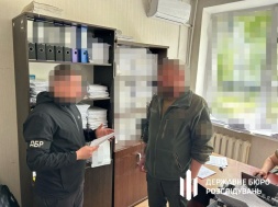Задержан комбат, который выплачивал своей подчинённой боевые, хотя она находилась вдали от фронта