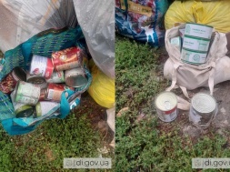 В Харьковской области местные жители устроили ажиотаж на помойке, куда нерадивые чиновники выбросили продукты из гуманитарки