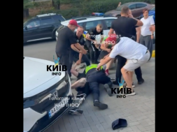 В Киеве произошла массовая драка между полицией и ветеранами ВСУ