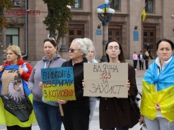 В Николаеве у горсовета родственники 123-й бригады ТРО требовали обеспечить подразделение оружием