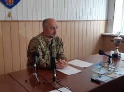 Военнообязанным могут "заморозить" зарплату и не выпустить за границу, - военкомат
