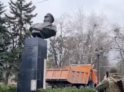 В Харькове нацисты снесли памятник маршалу Жукову!