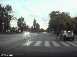 В Днепре полицейские сбили мужчину, который пытался убежать от ТЦКашников