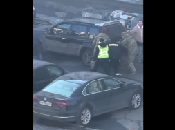 Киев. Полиция участвует в бусификации людей наравне с людоловами! Сопротивляйтесь!