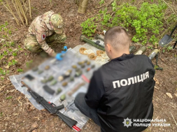 В Украине за неделю было найдено 20 тайников с оружием на продажу