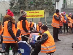 У Дніпрі пікетувальники грають на мітингах на "барабанах"