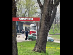 В Харькове на конечной остановке трамвая полиция загребла всех мужчин и отвезла в ТЦК