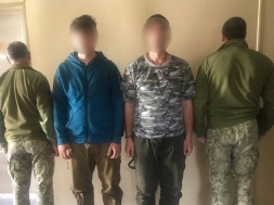 Пограничники задержали на горном перевале двух беглецов из концлагеря имени Зеленского