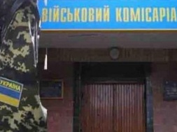 В Днепре военкоматчики грубо вытолкали родственников бусифицированного из помещения ТЦК