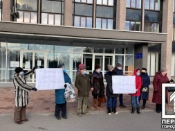 В Кривом Роге люди, недовольные своими платёжками за коммуналку, вышли на митинг