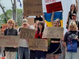 В Одессе на выходных случился малочисленный митинг за снос памятника Пушкину