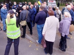 “Ні вантажному транспорту”. У Сумах люди влаштували акцію протесту та перекрили дорогу