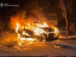 В Днепропетровске партизаны сожгли мерседес ТЦКашника