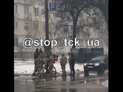 В Черкассах людоловы запаковали курьера, развозившего на велосипеде заказы