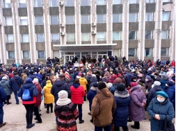 На Днепропетровщине прошел массовый митинг против отмены льготных тарифов на электроэнергию