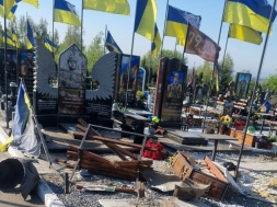 На Днепропетровщине неизвестные разгромили могилу очередного погибшего ВСУшника