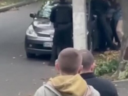 В Измаиле полиция приехала на ДТП и мобилизовала водителя, жестоко избив его защитниц