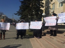 Запредельная коммуналка: в Павлограде протестуют жители модульного городка