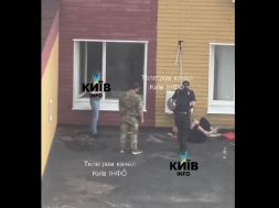 В Киеве на Оболони мужчина выпрыгнул из окна больницы, спасаясь от ВЛК, но был задержан