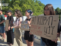 В городах Украины продолжает нарастать накал акций протеста в связи с законом, ограничивающим возможности НАБУ и САП