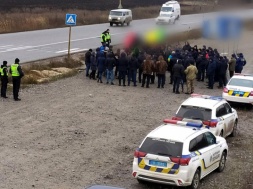 Мешканці Полтавщини на годину заблокували рух на автодорозі "Київ – Харків"