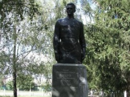 В Киевской области снесли памятник советскому разведчику Ивану Кудре