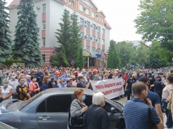 «Без Лук’яненка завод зникне»: сумчани мітингували під судом