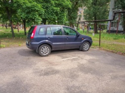 В Днепре обстреляли автомобиль: подробности