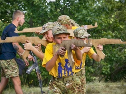 Режим Зеленского проводит военную подготовку детей к утилизации их на фронте