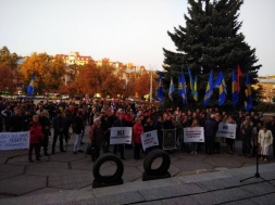 У Полтаві відбулася акція протесту "Ні капітуляції"