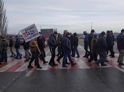 У Запорізькій області аграрії знову перекривали дорогу