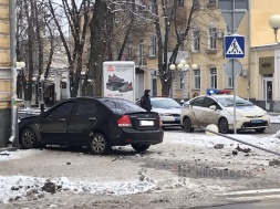 У нічній аварії в Полтаві травмувалися двоє поліціянтів