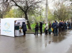 В Харькове жители доведены до крайней степени нищеты и вынуждены стоять в очереди за бесплатным супом