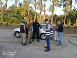 У Чугуєві затримали офіцера ЗСУ, якого підозрюють у викраденні 2 тонн палива з частини